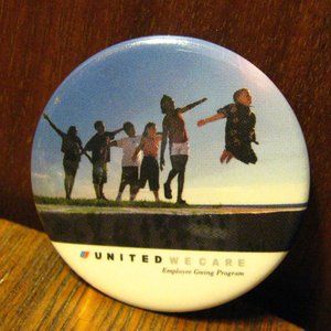 ✈️ United Airlines Vintage Tulip Logo Button Pin